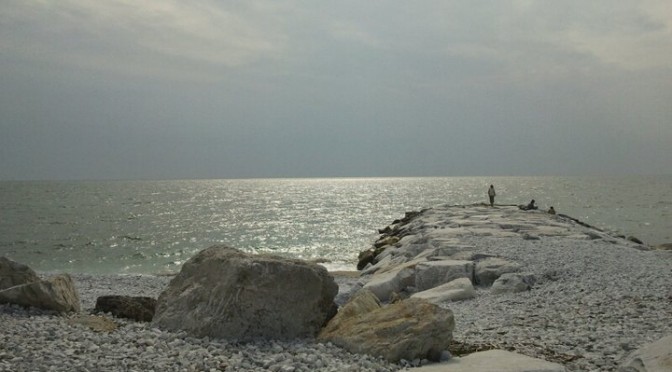 Che abbiamo tutti da guardare il mare?
